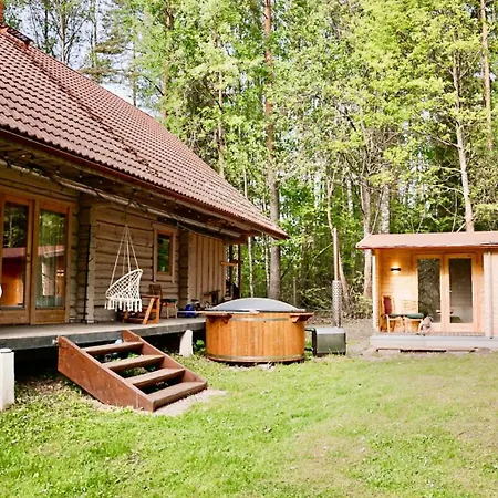 Quiet Log House Getaway In Nature Hébergement de vacances