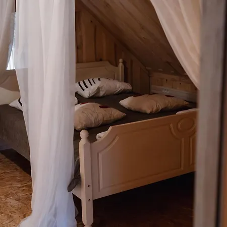 Quiet Log House Getaway In Nature Hébergement de vacances